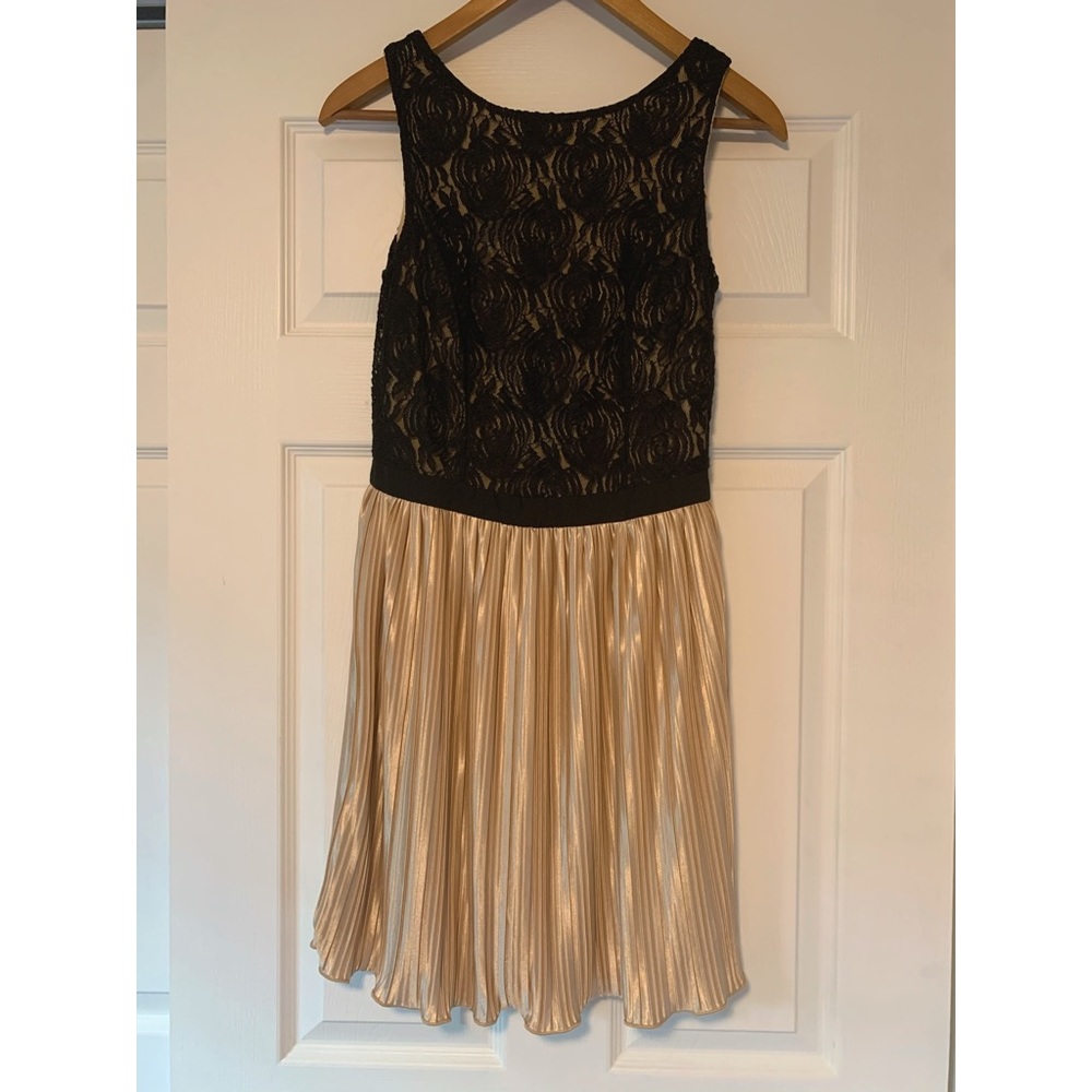 🟣Rewind black champange lace dress medium
